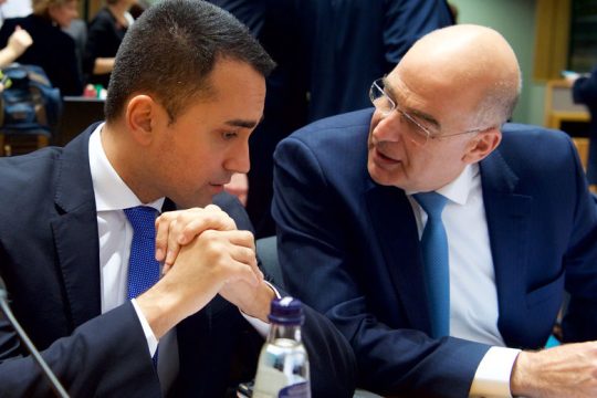 H Ε.Ε. στηρίζει την Ελλάδα, αλλά ανησυχεί…