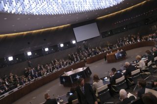 ΝΑΤΟ: «εταίρες» και… πελατάκια στα πρόθυρα νευρικής κρίσης