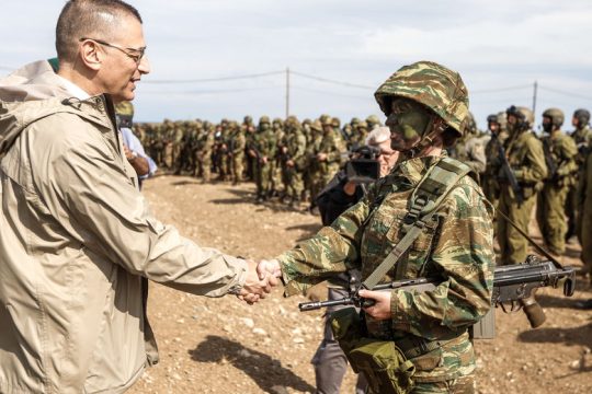 Από υφυπουργός, υπερυπουργός