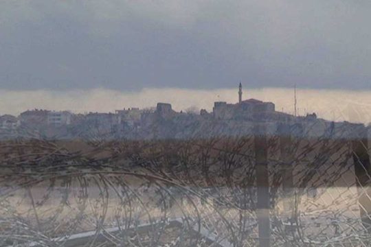Το δόγμα της στεγανοποίησης, τα εκατοντάδες πτώματα και οι (απ)ανθρώπινες ιστορίες