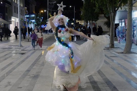 «Merry Plastic Christmas»: Ένα σουρεαλιστικό βίντεο για το περιβάλλον