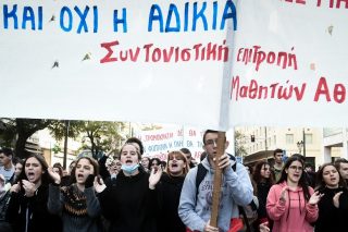 Οι έφηβοι, τα κείμενα κι εμείς