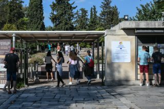 Ζήτησαν εισιτήριο από πρόσφυγες μαθητές στην Ακρόπολη
