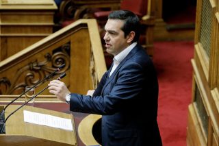 Γκαζώνει για οικονομία και εθνικά