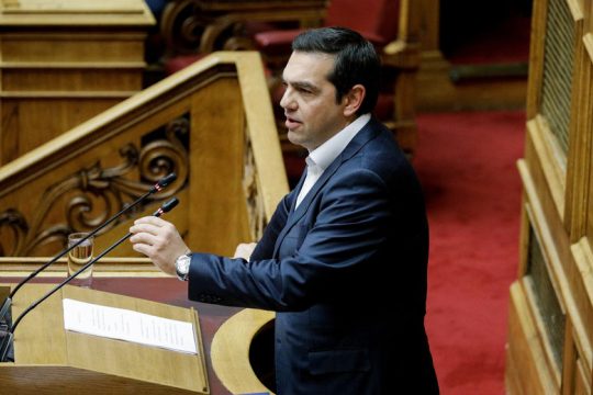Γκαζώνει για οικονομία και εθνικά