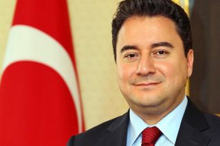 Μετά τον Νταβούτογλου και ο Μπαμπατζάν ορθώνει ανάστημα απέναντι στον Ερντογάν