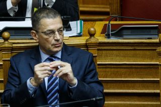 «Απορία ψάλτου βηξ» για τα πτυχία Στεφανή