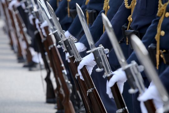 Χαρακίρι για τις ρυθμίσεις του υπουργείου Αμυνας