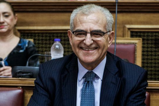 Παραδέχεται ότι δεν έχει πτυχίο του Columbia ο Αντ. Διαματάρης