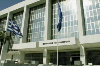 Απαρηγόρητοι οι υπέρμαχοι της «σκευωρίας»