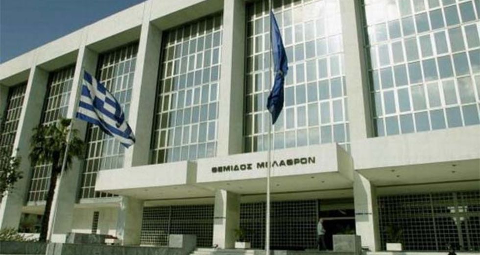 Απαρηγόρητοι οι υπέρμαχοι της «σκευωρίας»