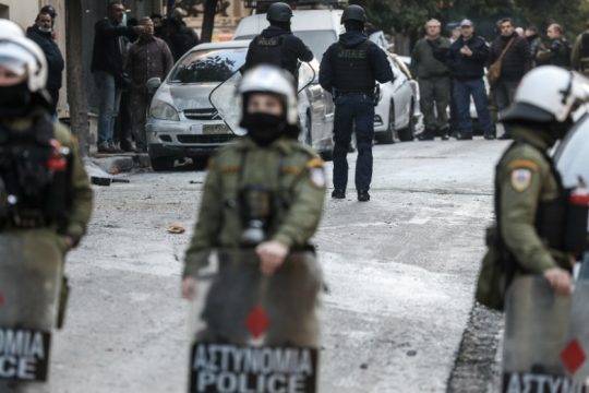 Υποχρεωτικά τα διακριτικά στους αστυνομικούς