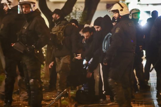 Επιστολή ευρωβουλευτών σε Μητσοτάκη, Χρυσοχοΐδη για την αστυνομική βία