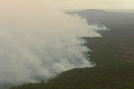 Χιλιάδες παγιδευμένοι από τις φλόγες στις παραλίες της Αυστραλίας