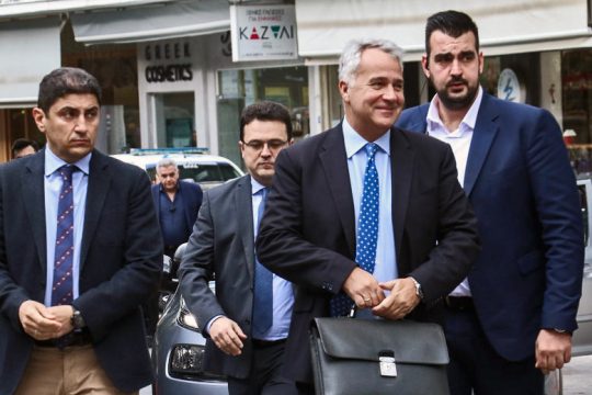 «Τσεκούρι» από Βορίδη και «φωτιά» από τα ΜΑΤ