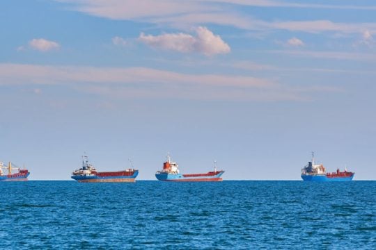 Το Ιράν άνοιξε πυρ κατά φορτηγού πλοίου ελληνικών συμφερόντων ανοιχτά του Ομάν