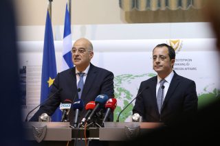 Το μετέωρο βήμα της Κύπρου προς τη Χάγη