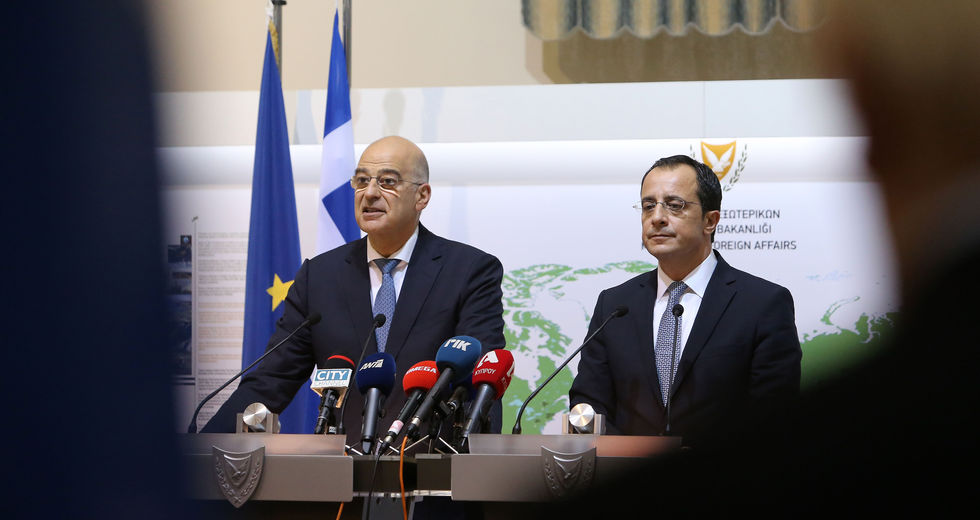 Το μετέωρο βήμα της Κύπρου προς τη Χάγη