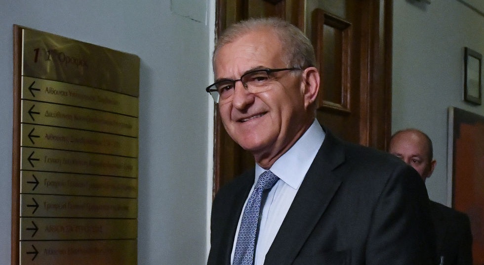 «Παρερμηνεία» ο μεταπτυχιακός τίτλος του «άριστου» υφυπουργού Εξωτερικών