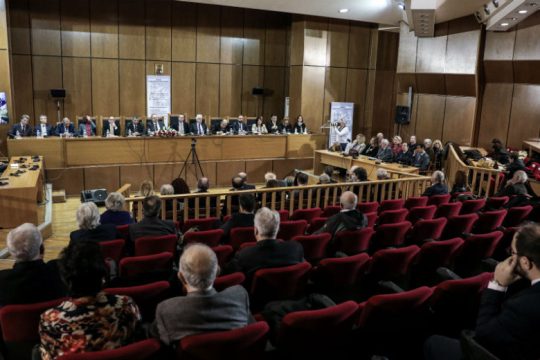 Έντονες επικρίσεις για κυβερνητικές παρεμβάσεις