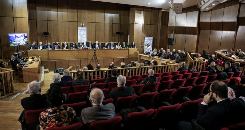 Έντονες επικρίσεις για κυβερνητικές παρεμβάσεις