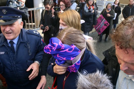 Ένοχη η 19χρονη που είχε καταγγείλει ομαδικό βιασμό της στην Κύπρο