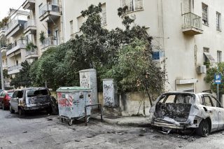 Εμπρησμοί τεσσάρων Ι.Χ. κοντά στην αμερικανική πρεσβεία