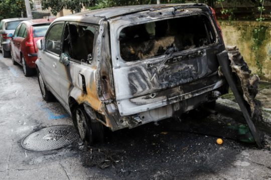 Εμπρησμοί οχημάτων και ΑΤΜ στη Θεσσαλονίκη