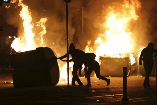 Δώδεκα τραυματίες από τα χθεσινά επεισόδια έξω από το Καμπ Νου