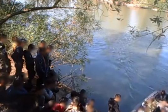 Spiegel: Αποκαλυπτικό βίντεο επαναπροώθησης προσφύγων στον Έβρο
