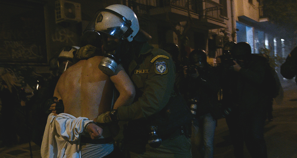 Ελεύθεροι μετά την απολογία τους οι 11 συλληφθέντες της άγριας καταστολής