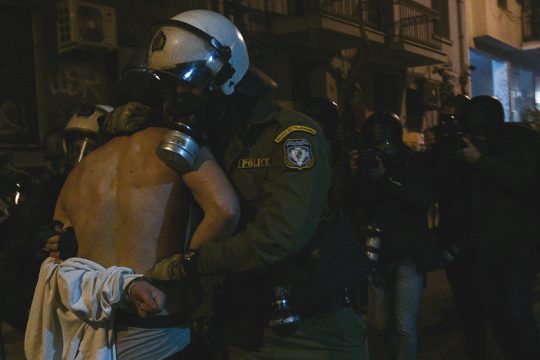 Αστυνομικοί έγδυσαν γυναίκα σε «προληπτικό» έλεγχο