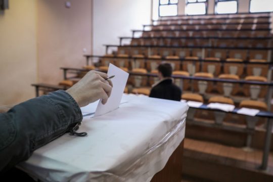 Από την άμεση δημοκρατία των συλλόγων, στην κάλπικη ηλεκτρονική ψηφοφορία της κυβέρνησης
