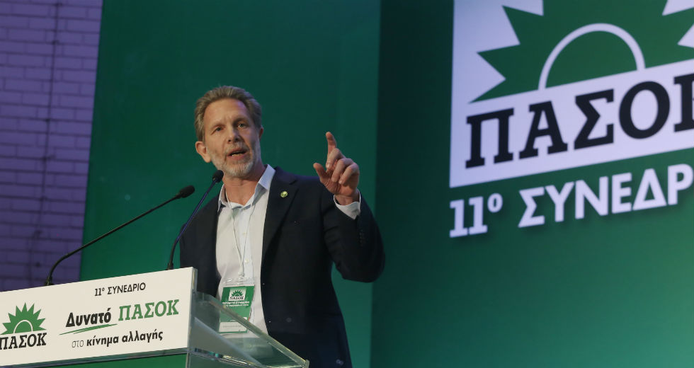 Ο πολιτικός που δεν θέλει να δύσει ο ήλιος του ΠΑΣΟΚ