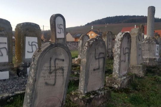 Βεβήλωσαν μνήματα σε εβραϊκό κοιμητήριο στην Αλσατία