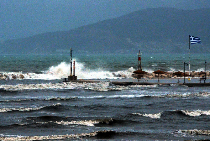 Κανένα δρομολόγιο από Πειραιά και Ραφήνα λόγω ισχυρών ανέμων