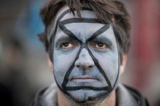 Συνέλαβαν ακτιβιστές υπέρ του κλίματος σε αεροδρόμιο του Άμστερνταμ