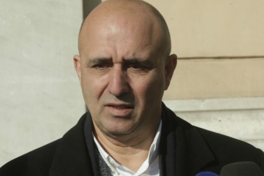 Δήμαρχος και κάτοικοι εμπόδισαν άφιξη προσφύγων στη Λέρο