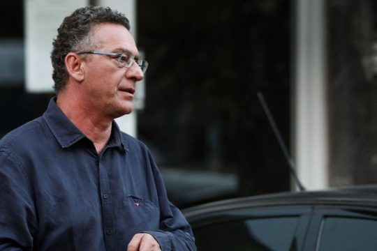 «Τα μεγάλα ΜΜΕ έχουν την κυβέρνηση σε καθεστώς “προστασίας”»