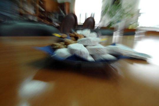 Απειλούσε να ανατινάξει το αεροπλάνο επειδή την πείραξε ο… κουραμπιές