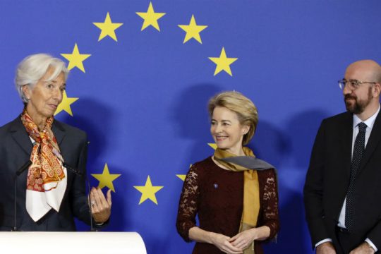 Λαγκάρντ: Αδύναμη η ανάπτυξη στην Ευρωζώνη