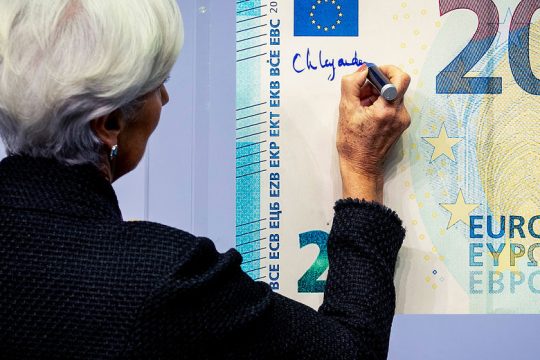 Ντεμπούτο Λαγκάρντ στην ΕΚΤ με αναθεώρηση στρατηγικής