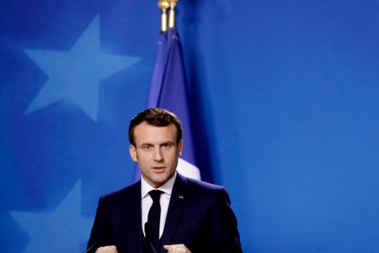 Μεγαλύτερη αυτοσυγκράτηση στη Λιβύη ζητούν Μακρόν-Σίσι