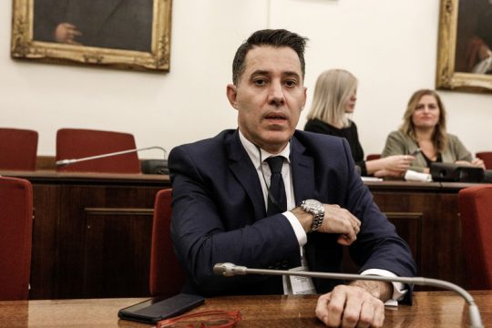 Στα μαχαίρια για τον Μανιαδάκη