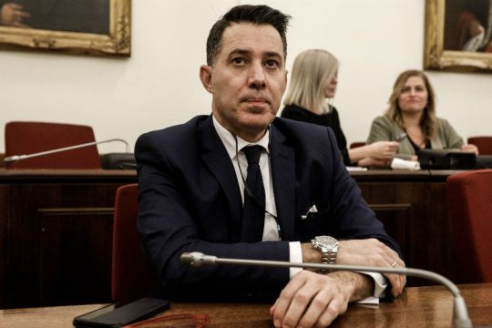 Αντιφάσεις από Μανιαδάκη και παραδοχή συνεργασίας με Πλεύρη