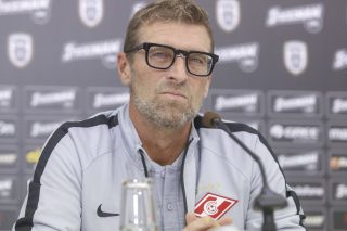 Ζήτησε χρόνο ο Σλούτσκι, προχωράει για Καρέρα