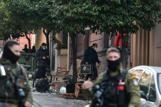 Πλαστικές σφαίρες, πέτσινες εξηγήσεις