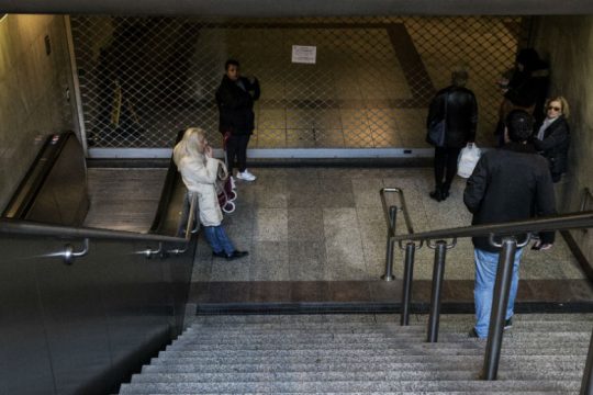 Η κυβέρνηση, τα «νταβατζηλίκια» και το… προσωπικό ασφαλείας