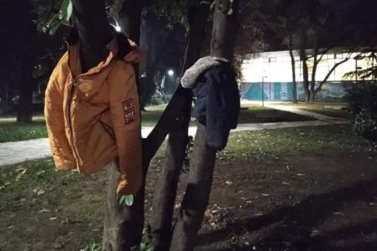 Μπουφάν στα δέντρα της Έδεσσας για εκείνους που έχουν πραγματική ανάγκη