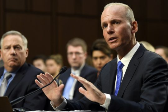 Την «πλήρωσε» ο CEO της Boeing για την κρίση στα 737 MAX